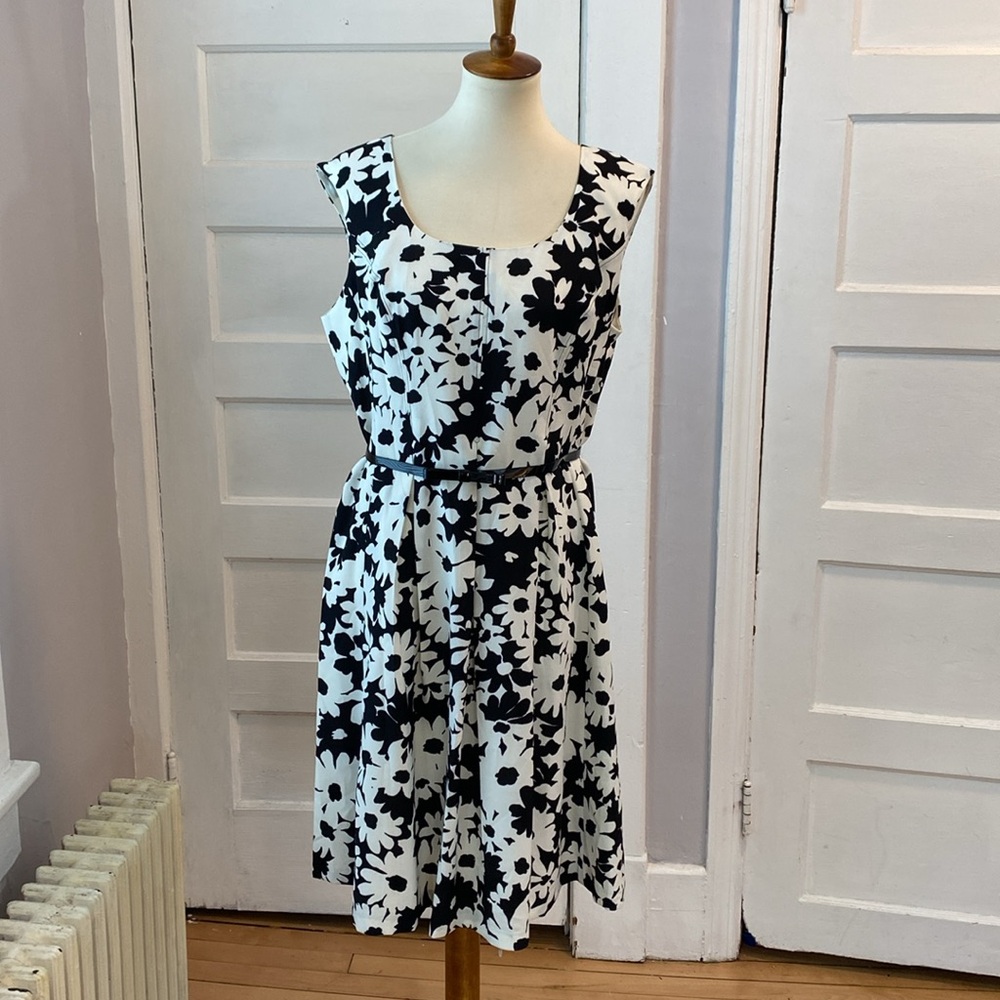 Kasper Sleeveless Black & White Floral Print A-line Dress, Size 14